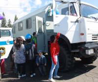 Полицейские Тувы организовали праздник для детей погибших сотрудников и своих подшефных