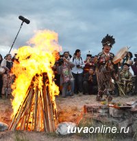 Симпозиум по хоомею. Американский исследователь передал Туве одни из первых записей горловиков