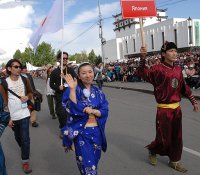 Грудные младенцы на Параде хоомейжи в Туве как знак преемственности горлового пения