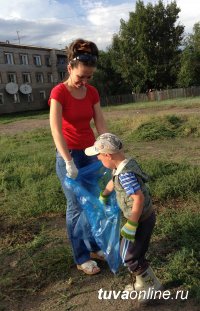 Жители Правобережного микрорайона Кызыла готовят площадку под установку спортсооружений и детского городка