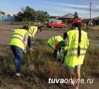 Жители Правобережного микрорайона Кызыла готовят площадку под установку спортсооружений и детского городка