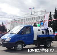 В День города по главной улице Кызыла «проплыл» пароход «Улуг-Хем»