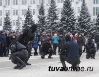 Бензопилу, дрель и топор от «Хозяина» получили лучшие дровосеки-любители Тувы в День отцов