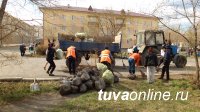 Совет микрорайона «Центральный» при поддержке волонтеров убрал сквер у памятника «Непокоренному Арату»