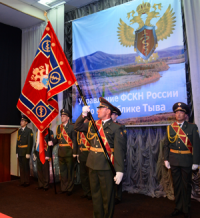 Тувинским наркополицейским торжественно вручено знамя