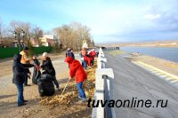 Тысячи кызылчан вышли на общегородской субботник