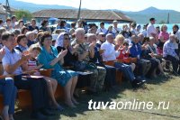 Глава Кызыла Дина Оюн поздравила с 200-летием село Верхнеусинское, где в 1914 году размещалась первая администрация будущей столицы Тувы