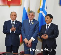 Петру Морозову присвоено звание "Народный учитель Республики Тыва"