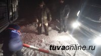 В суровые 50-градусные морозы в Туве участились случаи поломок автомобилей