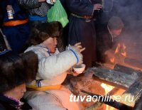 Глава Тувы встретил с земляками первые лучи солнца Нового года и помолился за благополучие страны и республики