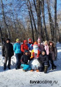 8 команд приняли участие в конкурсе снежных скульптур «Парад снеговиков»