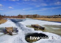 В Тоджинском кожууне Тувы мужчина мог провалиться под лед. Ведутся его поиски