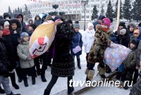 Блинное изобилие – на площади Арата. В Кызыле проводили зиму