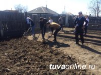 Активисты Добрых Сердец Тувы оказали помощь ветерану труда