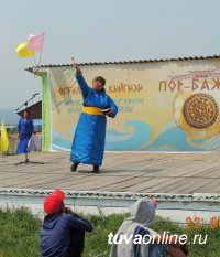 У древней островной крепости Пор-Бажын (Тува) прошел фестиваль народных традиций