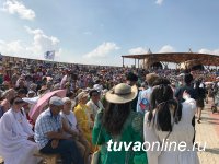 Глава Кызыла Дина Оюн поздравила жителей Якутска с праздником "Ысыах Туймаады"