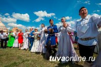 Глава Кызыла Дина Оюн поздравила жителей Якутска с праздником "Ысыах Туймаады"