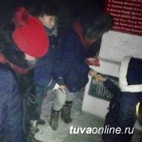 В Хандагайты "Добрые сердца Тувы" зажгли Свечу памяти к 75-й годовщине Сталинградской битвы