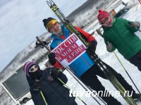 "Добрые сердца Тувы" провели на станции "Тайга" акцию "Россия в моем сердце!"