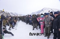 Тува: В рыбацком конкурсе "Золотая лунка" удача улыбнулась первому Дмитрию Новежникову, самая крупная рыба - у Виталия Сарыглара