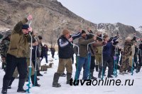 Тува: В рыбацком конкурсе "Золотая лунка" удача улыбнулась первому Дмитрию Новежникову, самая крупная рыба - у Виталия Сарыглара