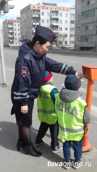 Сотрудники Госавтоинспекции Тувы провели пешеходные экскурсии  для школьников