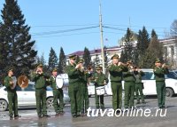 Почти 700 человек в День местного самоуправления в столице Тувы приняли участие в акции «Отмоем Кызыл!»