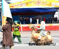 Три тысячи кызылчан прошли в праздничном шествии, посвященном Первомаю