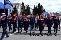 Три тысячи кызылчан прошли в праздничном шествии, посвященном Первомаю