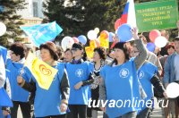 Три тысячи кызылчан прошли в праздничном шествии, посвященном Первомаю