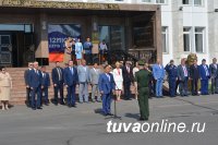 День России в Туве начался с подъема государственных флагов