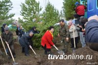 Первый Президент Тувы Шериг-оол Ооржак с супругой отмечают "Золотую свадьбу"