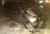 В Туве полицейские выясняют обстоятельства автоаварии с двумя погибшими и пятью пострадавшими 