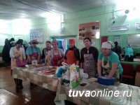 В Туве соревнуются, кто больше слепит пельменей на восточный Новый год