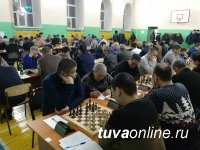 Самому младшему участнику Чемпионата Тувы по шахматам - 6 лет, старшему - 89