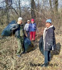 Работники культуры Тувы cобрали на территории Национального Парка 20 тонн мусора