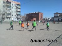 Кызыл: В первом туре соревнований по дворовому мини-футболу победили "Драконы"