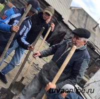 "Добрые Сердца Тувы" помогли фронтовику вскопать огород