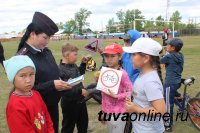 В Тандинском районе Тувы сотрудники Госавтоинспекции провели для детей велогонку