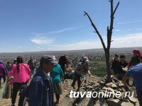 В Туве на священной горе Байза у села Ээрбек возобновлен ежегодный обряд освящения оваа