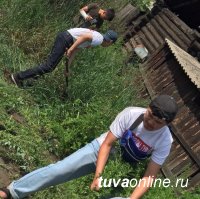 "Добрые сердца Тувы" помогли по хозяйству вдове фронтовика