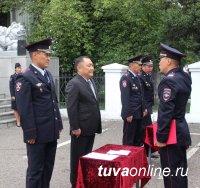 Новобранцы тувинской полиции приняли присягу, отряду "Гром" переданы спецтехника и вооружение