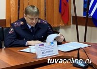 В Туве автоинспекторы помогли многодетной семье, ставшей по дороге домой пленниками мороза