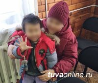 В Туве спустя сутки после исчезновения разыскали 4-летнего мальчугана, потерянного пьяной матерью