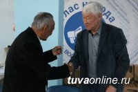 Народный писатель Тувы Кара-Куске Чооду принимает поздравления с 85-летием