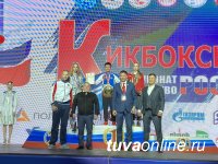 Кан-оол Даваа поздравил 5-кратную Чемпионку России по кикбоксингу Диану Доктугу