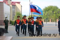 На праздничной линейке ТувГУ чествовали первокурсников, набравших максимальное количество баллов по ЕГЭ