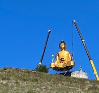 В Туве на горе Догээ (1002 м) в окрестности Кызыла водружена статуя Будды. Общая высота сооружения – 21 м!