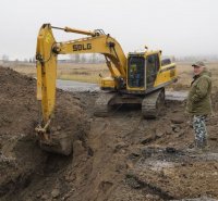 В тувинском селе Хову-Аксы устраняют коммунальную аварию, чтобы возобновить подачу тепла