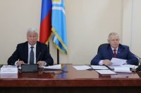 Виктор Глухов избран вице-спикером парламента Тувы, комитет по социальной политике возглавила Ульяна Монгуш, по образованию - Аяна Монгуш